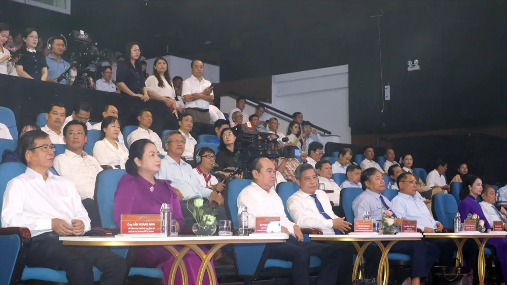 Các đại biểu tham dự tọa đàm