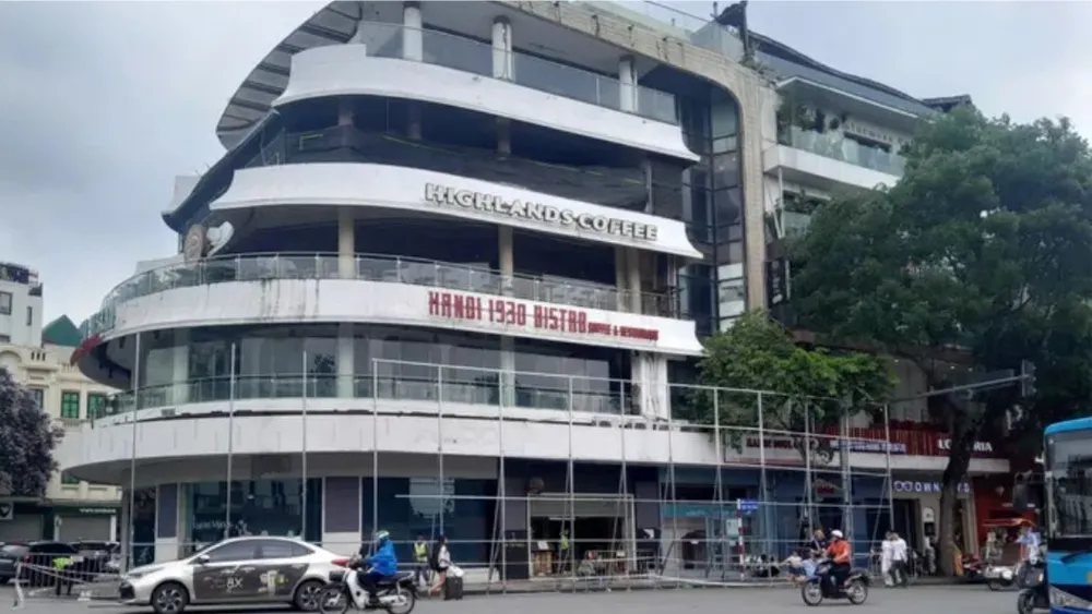 Hà Nội bắt đầu phá dỡ tòa nhà “Hàm cá mập”