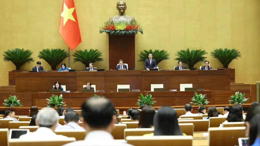 Quốc hội thảo luận ở hội trường chiều 24-6. Ảnh: QUANG PHÚC