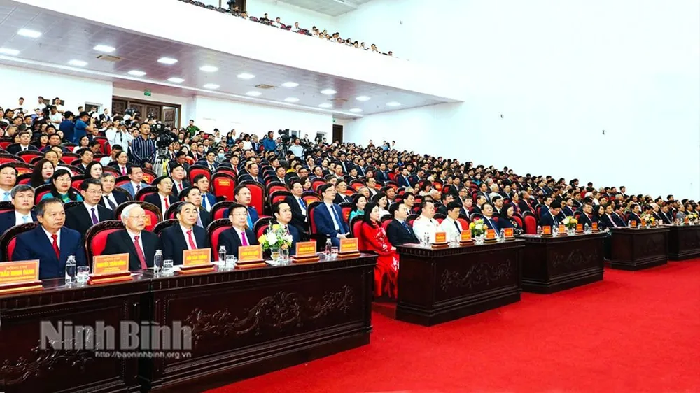 Các đại biểu dự lễ công bố