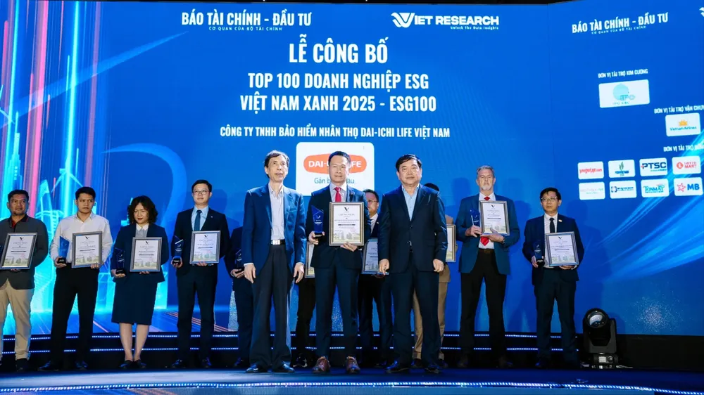 Dai-ichi Life Việt Nam nhận liên tiếp 3 giải thưởng tại Diễn đàn Vietnam Summit 2025