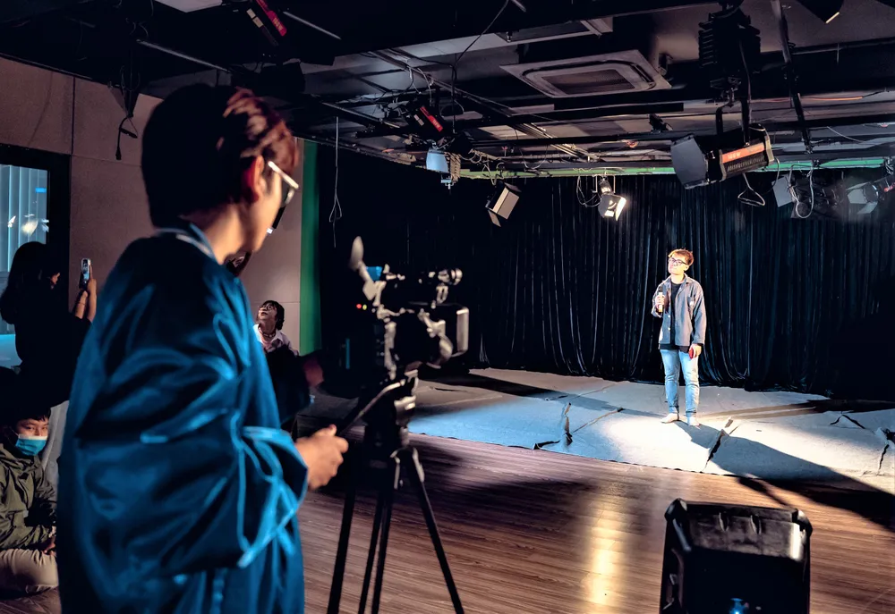 Sinh viên ngành Truyền thông trong giờ học thực hành tại Trường ĐH Công nghệ TPHCM  .jpg