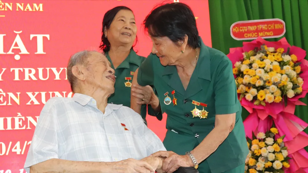 Các cựu TNXP Giải phóng miền Nam trong niềm vui gặp mặt