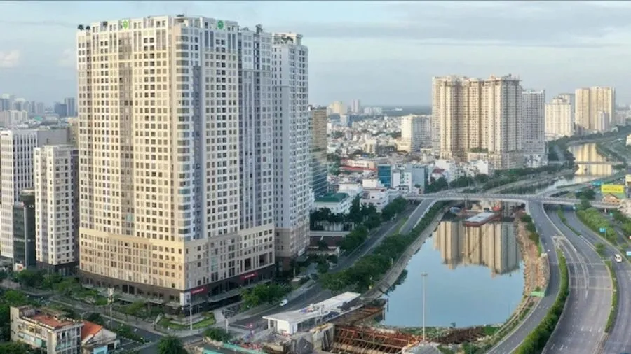 Các dự án nhà cao tầng ở TPHCM. Ảnh: HOÀNG HÙNG