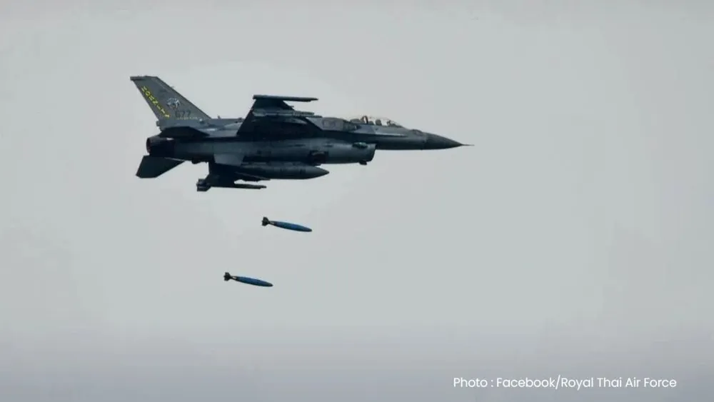 Thái Lan triển khai máy bay F-16 trong cuộc xung đột với Campuchia ngày 25-7. Ảnh: THE NATION