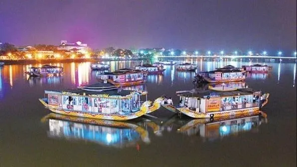 Ca Huế bên sông Sài Gòn