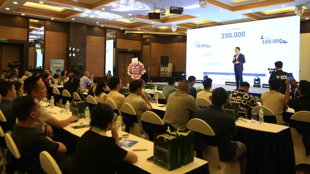 Quang cảnh hội thảo “Đầu tư trạm sạc điện đón đầu cơ hội chuyển đổi xanh”