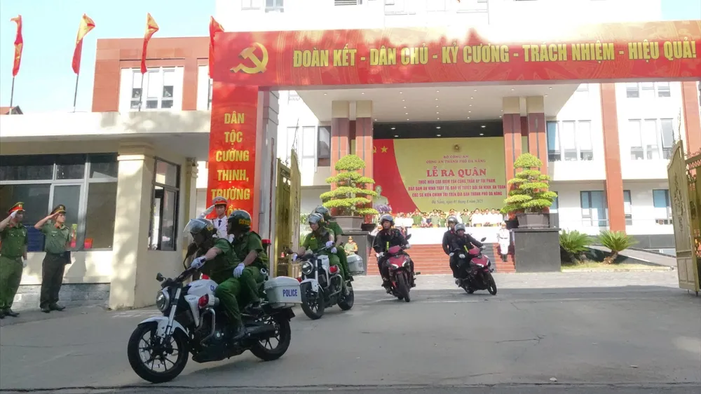 Công an các đơn vị, địa phương đồng loạt ra quân tấn công, trấn áp tội phạm, bảo đảm an ninh trật tự. Ảnh: XUÂN QUỲNH