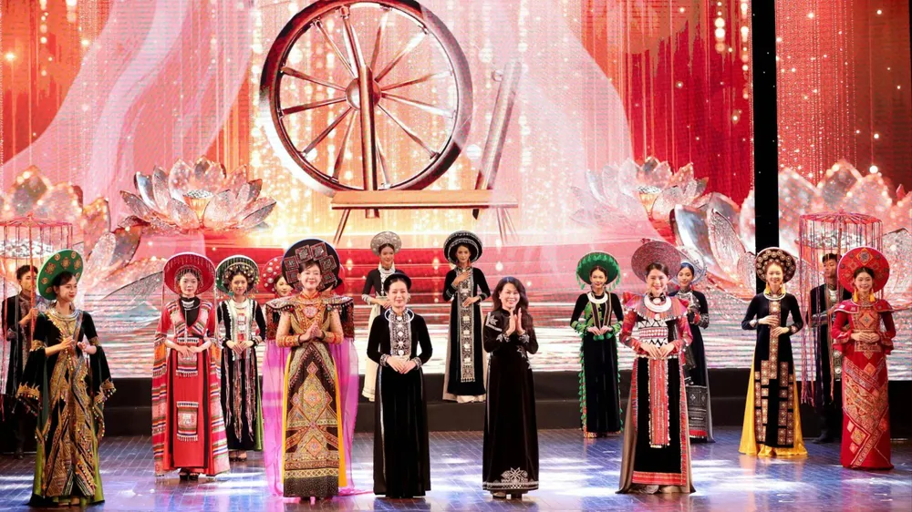 Hiệp hội Văn hóa Áo dài Việt Nam ra mắt góp phần gìn giữ, phát huy và lan tỏa giá trị của áo dài. Ảnh: HUẤN TRẦN