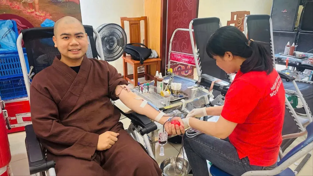 Gần 400 đơn vị máu được hiến tại chương trình “Hiến máu cứu người - Hành Bồ Tát đạo”