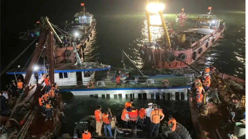 Hiện trường vụ chìm tàu tại Hạ Long 