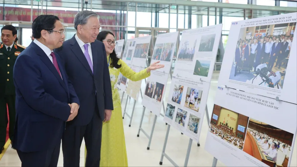 Tổng Bí thư Tô Lâm và Thủ tướng Phạm Minh Chính tới dự Lễ kỷ niệm 80 năm Ngày thành lập Chính phủ. Ảnh: VIẾT CHUNG