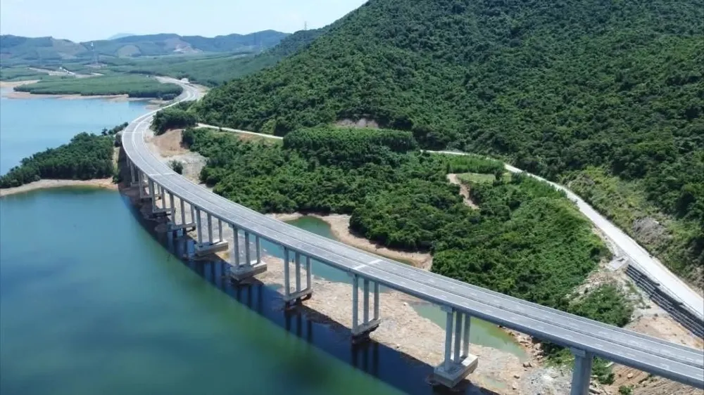 Đường cao tốc Vũng Áng - Bùng sẽ được khai thác từ ngày 28-8