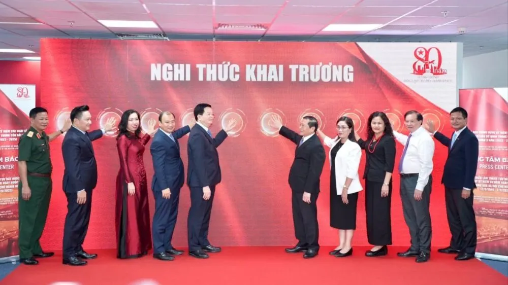 Khai trương Trung tâm Báo chí Triển lãm thành tựu đất nước