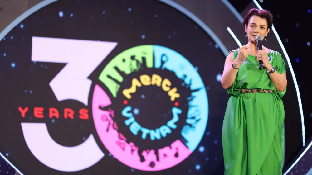 Bà Ghislaine Dondellinger, Tổng Giám đốc Merck Healthcare Việt Nam phát biểu tại buổi lễ