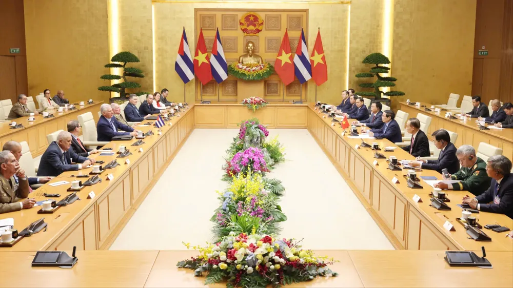 Thủ tướng Phạm Minh Chính hội kiến Bí thư thứ nhất, Chủ tịch nước Cuba Miguel Diaz Canel Bermúdez. Ảnh: QUANG PHÚC