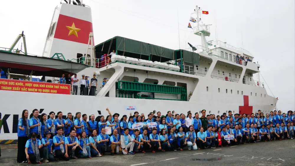 Đoàn công tác TPHCM lên đường thăm các đảo Tây Nam 