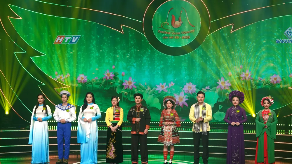9 thí sinh diễn ở đêm thi thứ nhất vòng chung kết xếp hạng cuộc thi "Chuông vàng vọng cổ truyền hình lần thứ 20 - năm 2025". Ảnh: THÚY BÌNH