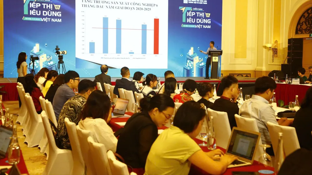 Quang cảnh diễn đàn