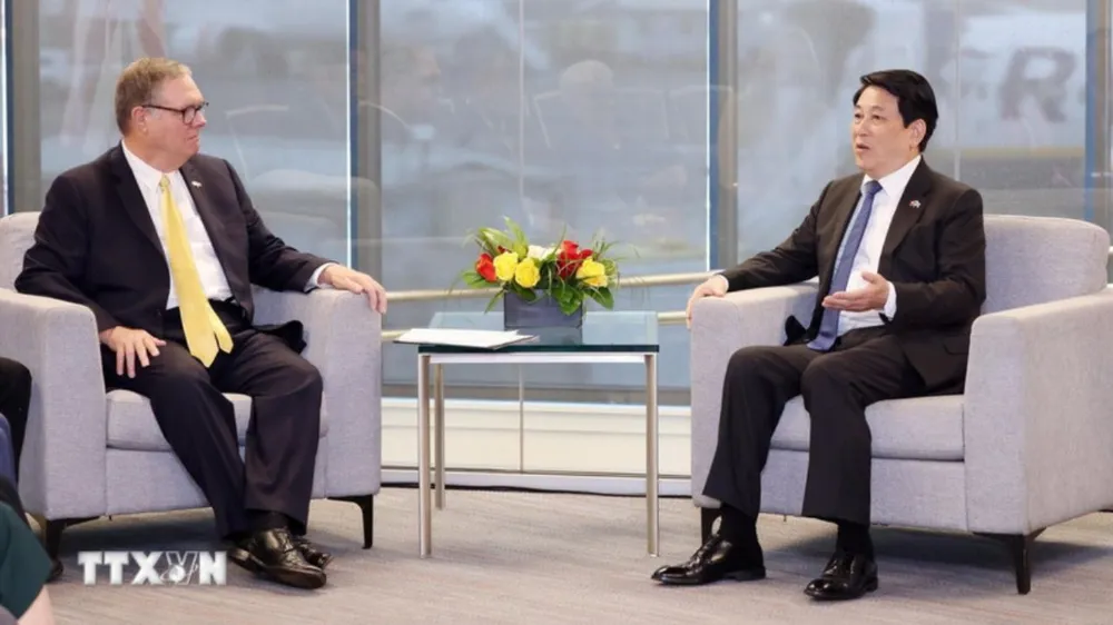 Chủ tịch nước Lương Cường tiếp Phó Thống đốc bang Washington Denny Heck. (Ảnh: Lâm Khánh/TTXVN)