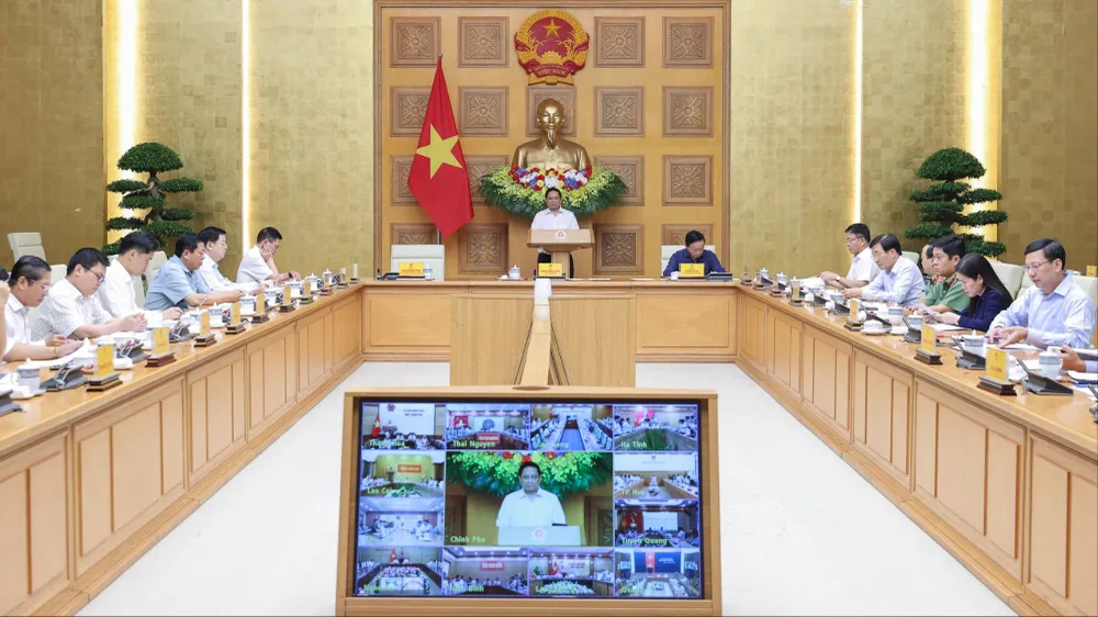 Thủ tướng Phạm Minh Chính chủ trì cuộc họp của Thường trực Chính phủ trực tuyến với các địa phương về công tác khắc phục hậu quả cơn bão số 10 và mưa lũ sau bão.jpg