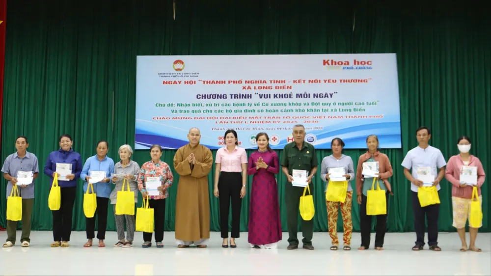 Chương trình trao quà cho các cụ già có hoàn cảnh khó khăn trên địa bàn xã Long Điền (TPHCM)