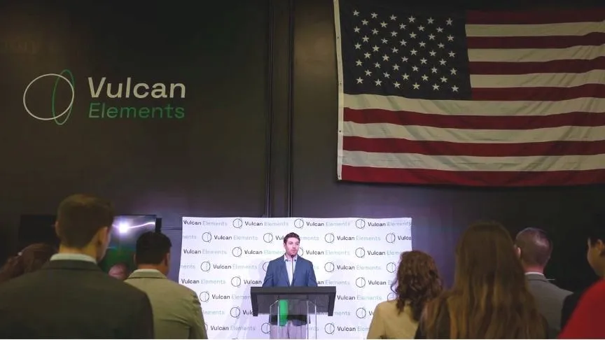 Giám đốc điều hành John Maslin phát biểu tại một sự kiện của Công ty Vulcan Elements. Ảnh: OX IMAGES PHOTOGRAPHY