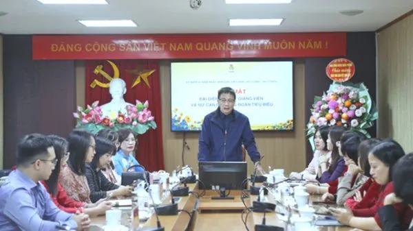 Chủ tịch Công đoàn Giáo dục Việt Nam chủ trì buổi gặp mặt. Ảnh: CĐGDVN