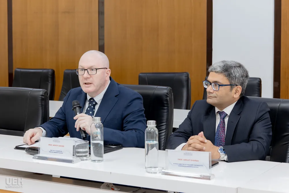 GS. Monty Adkins chia sẻ cảm nghĩ.jpg