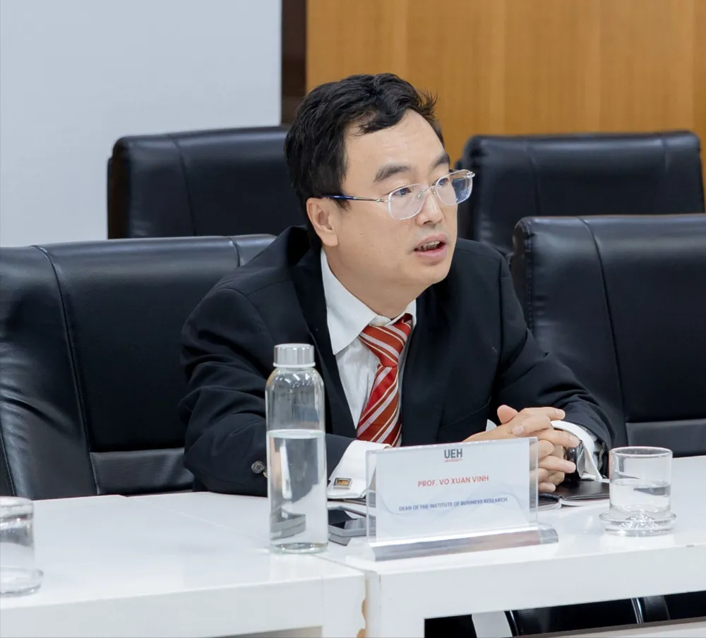 GS. Võ Xuân Vinh phát biểu.jpg