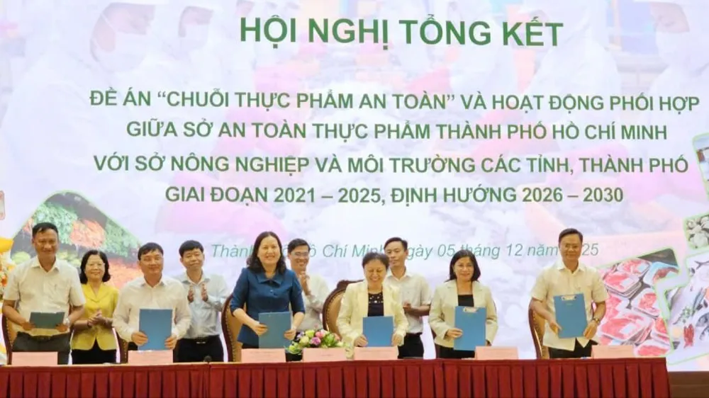 Lễ ký kết Kế hoạch phối hợp quản lý và kết nối tiêu thụ nông sản, thực phẩm an toàn giai đoạn 2026-2030 giữa Sở An toàn thực phẩm TPHCM và 6 tỉnh, thành khu vực phía Nam
