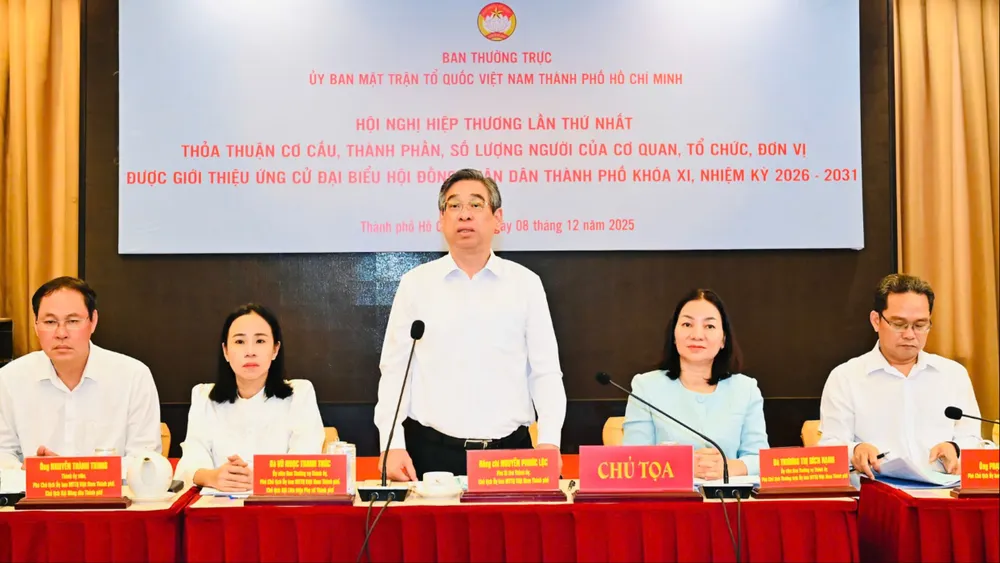 Phó Bí thư Thành ủy, Chủ tịch Ủy ban MTTQ Việt Nam TPHCM Nguyễn Phước Lộc phát biểu tại hội nghị. Ảnh: VIỆT DŨNG