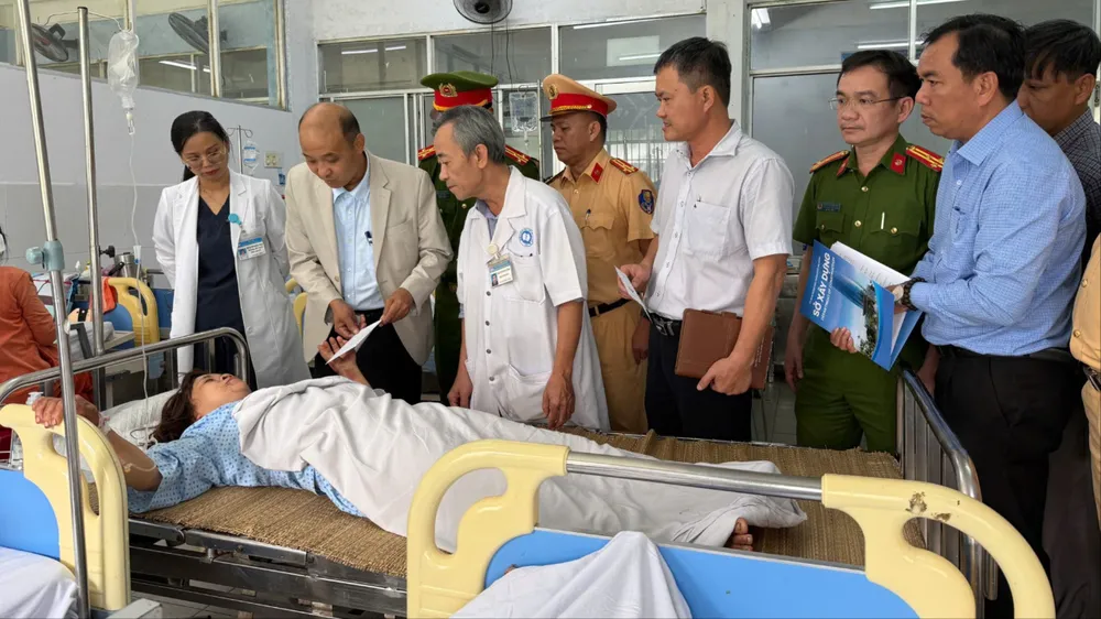 Lãnh đạo UBND TP Đà Nẵng thăm, động viên nạn nhân trong vụ tai nạn khiến 4 người chết