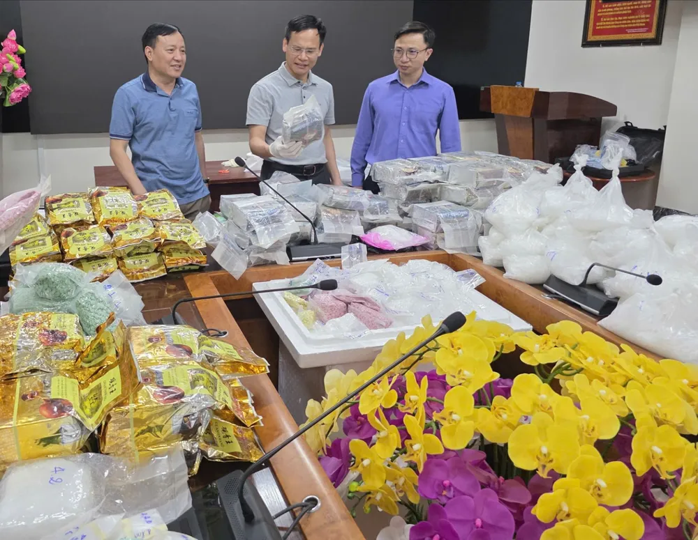 Ban chuyên án kiểm tra vật chứng.jpg