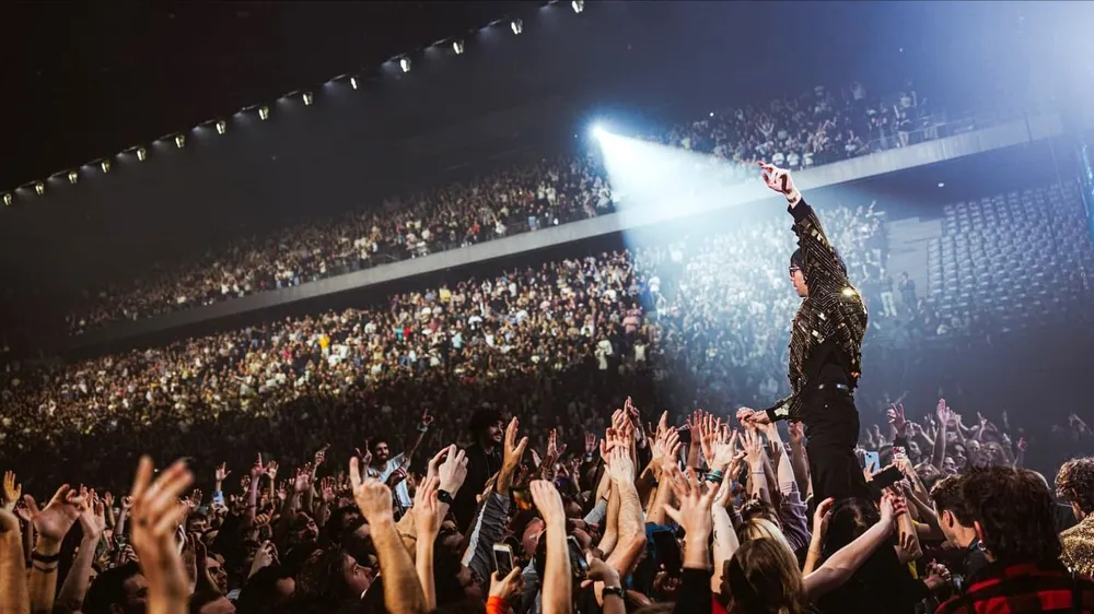 Một màn biểu diễn của Justice tại Accor Arena ở Paris. Ảnh: SKIDDLE