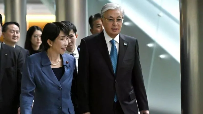 Thủ tướng Nhật Bản Takaichi Sanae và Tổng thống Kassym-Jomart Tokayev của Kazakhstan. (Ảnh: Theo NHK)
