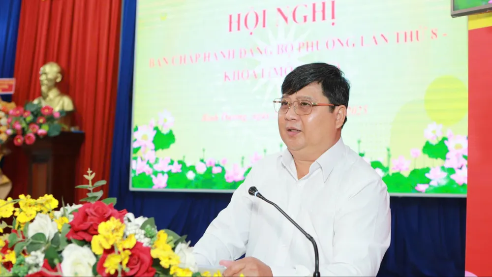 Đồng chí Nguyễn Chí Trung, Ủy viên Ban Thường vụ Thành ủy, Phó Chủ nhiệm Thường trực Ủy ban Kiểm tra Thành ủy TPHCM dự và phát biểu tại hội nghị