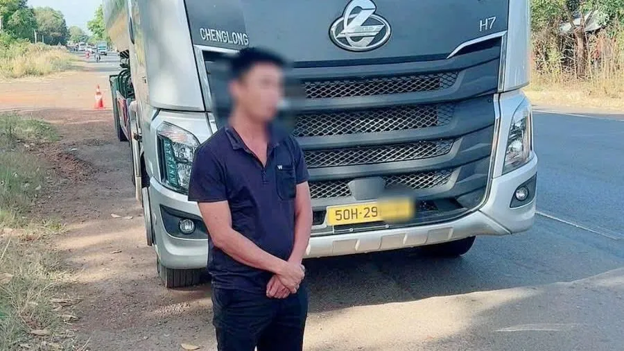 Tài xế xe đầu kéo trên quốc lộ 14 bị phát hiện dương tính với ma túy. Ảnh: CATĐN