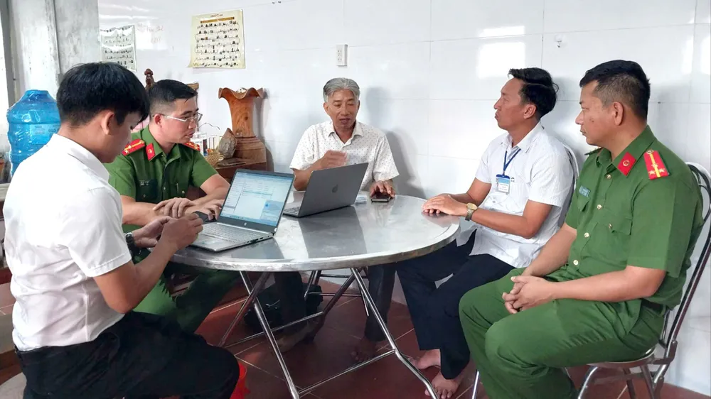 Đoàn kiểm tra làm việc với đại diện Your House Phú Quốc 2 sau phản ánh của du khách Canada