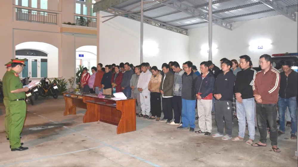 Các đối tượng tại cơ quan điều tra. Ảnh: CACC