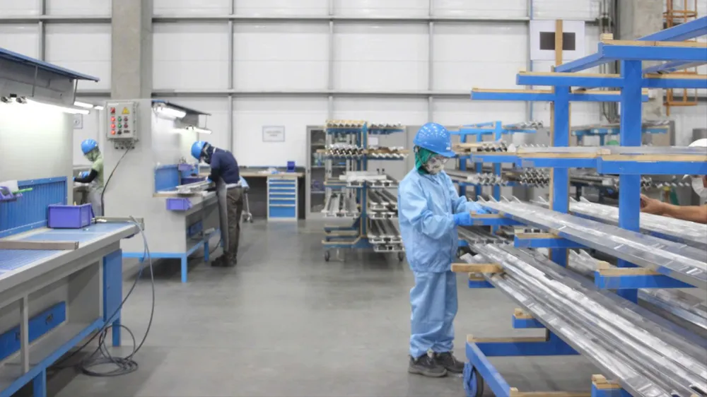 Hoạt động sản xuất tại Nhà máy sản xuất linh kiện hàng không vũ trụ Sunshine do Tập đoàn Universal Alloy Corporation Vietnam làm chủ đầu tư