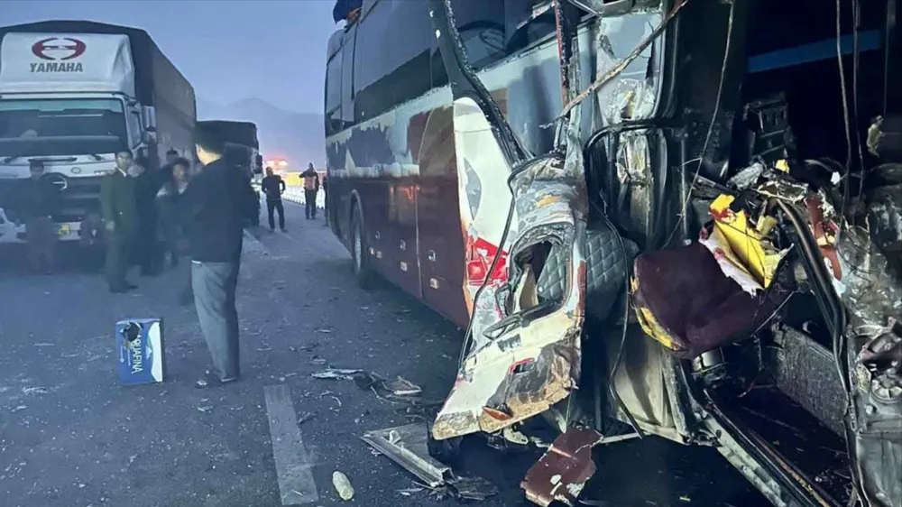 Hiện trường vụ tai nạn trên cao tốc Bắc - Nam đoạn qua tỉnh Nghệ An