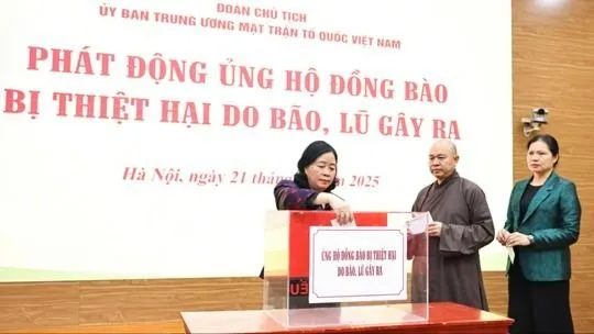 Ủy ban Trung ương MTTQ Việt Nam ủng hộ đồng bào bị lũ lụt