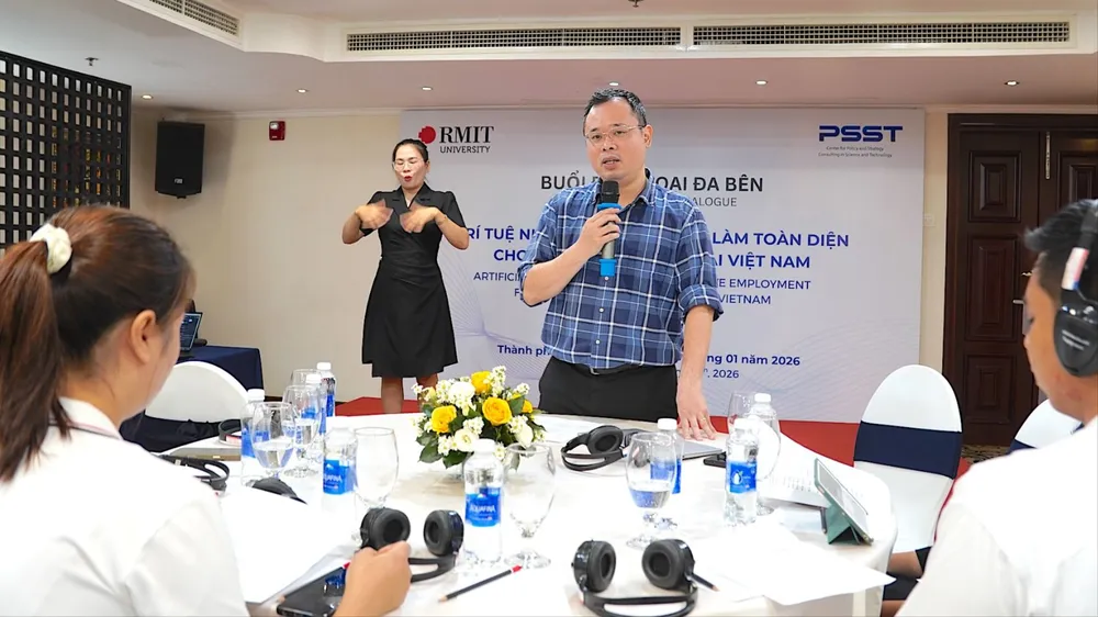 Phó Giám đốc Trung tâm PSST Trần Vũ Tuấn Phan chia sẻ tại buổi đối thoại. Ảnh: QUANG HUY