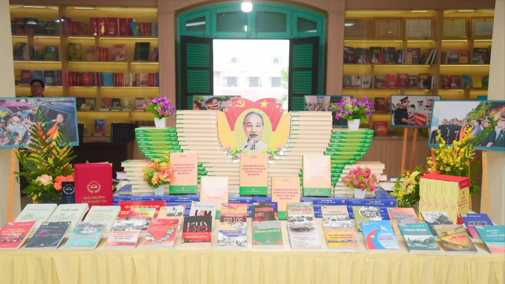 Ra mắt sách của Đại tướng Phan Văn Giang về xây dựng quân đội trong kỷ nguyên mới