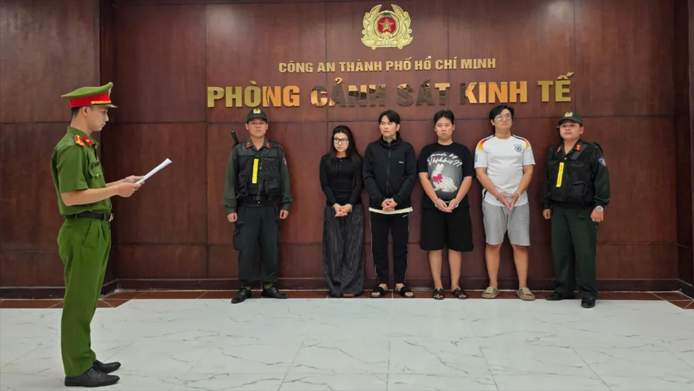 Cơ quan Cảnh sát điều tra tống đạt các quyết định và bắt tạm giam các bị can