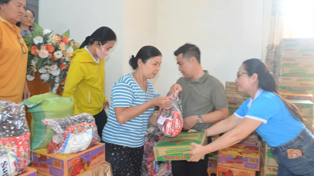 Phường Vũng Tàu chăm lo tết cho người dân có hoàn cảnh khó khăn