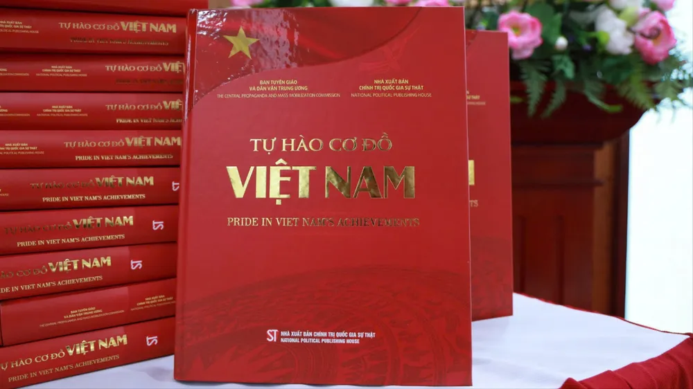 Sách "Tự hào cơ đồ Việt Nam"