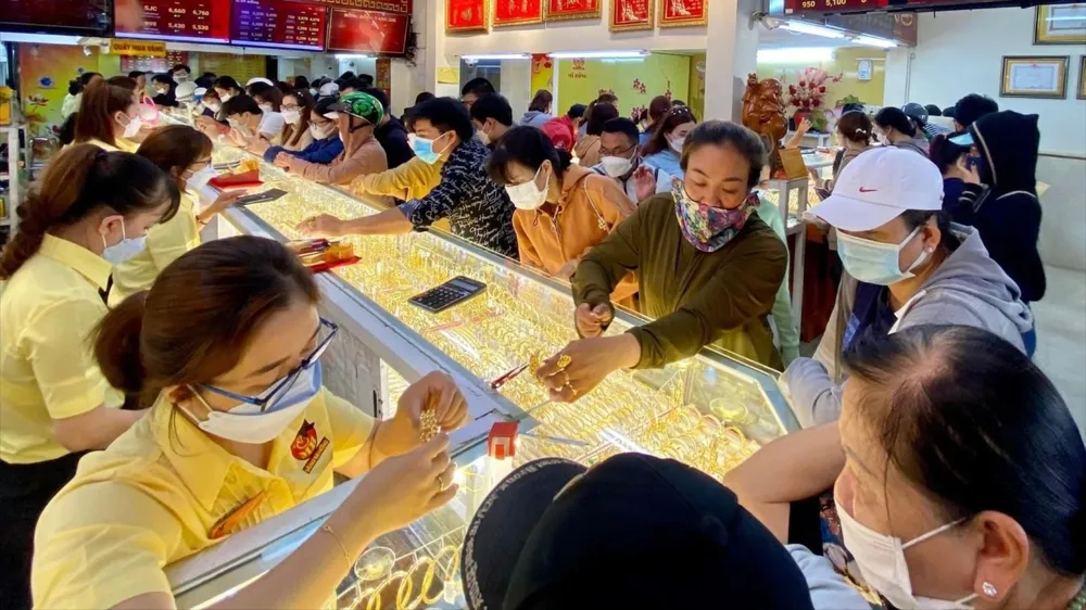 Vàng trong nước giảm gần 10 triệu đồng/lượng