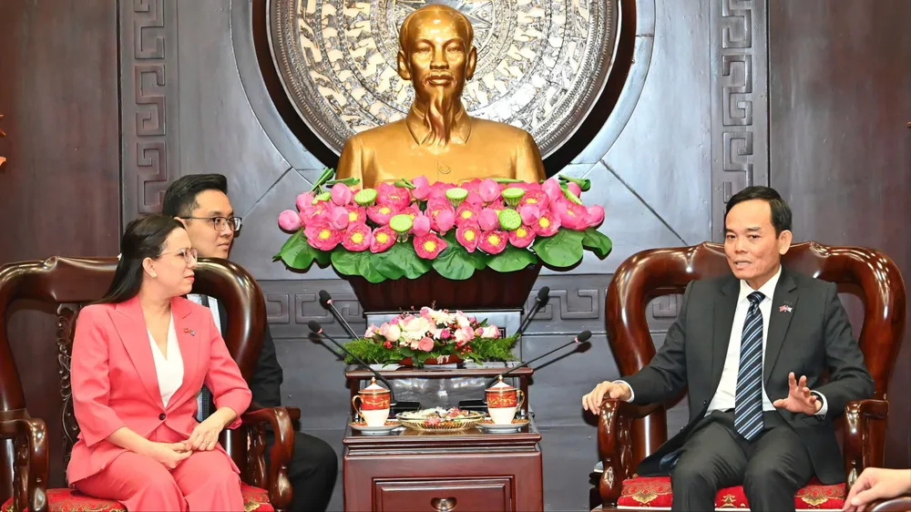 Bí thư Thành ủy TPHCM tiếp Tổng Lãnh sự Cuba tại TPHCM Ariadne Feo Labrada. Ảnh: VIỆT DŨNG 